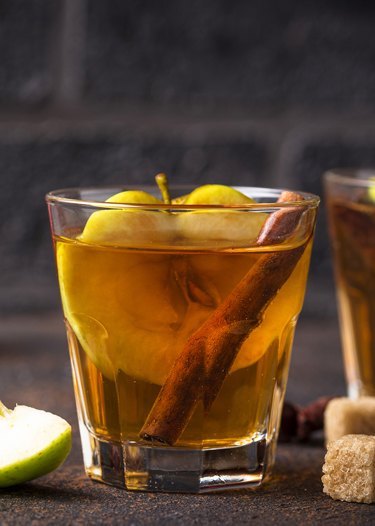 apple-cider-whiskey-cocktail-alcoholic-beverage